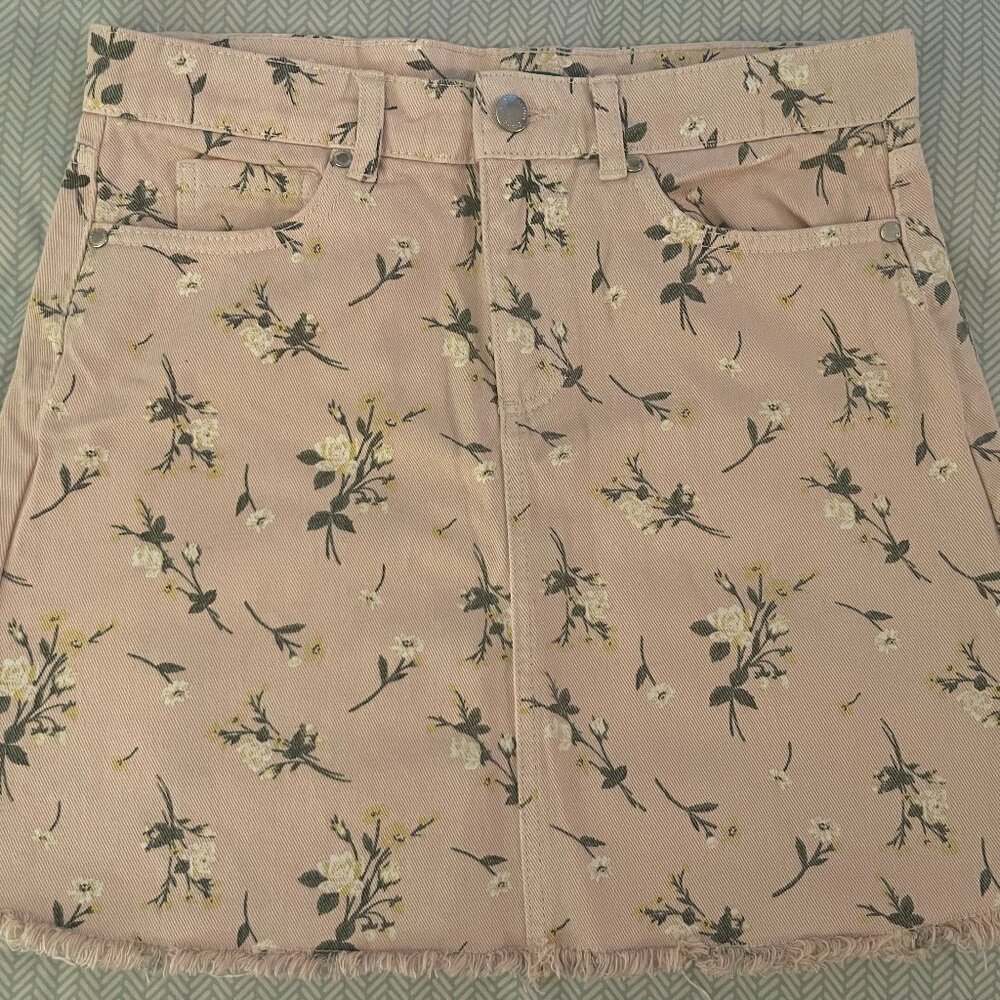 Cute Floral and Light Pink Denim Mini Skirt-Brand: Dip- Size 7